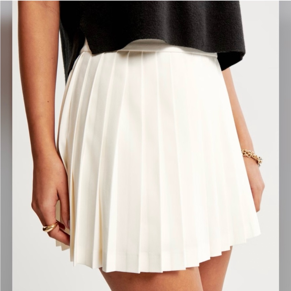 Aritzia Sunday Best Epiphany pleated skirt - Picture 2 of 10